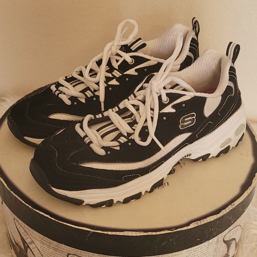 - SkechersD Lite  Memory Foam Sneakers